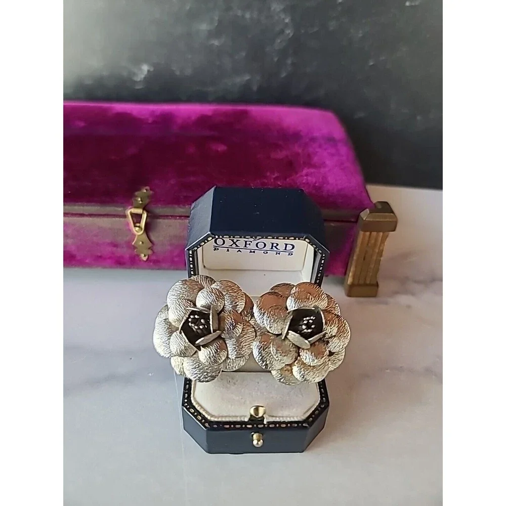 Vintage Silver Tone Metal Floral Clip-on Earrings